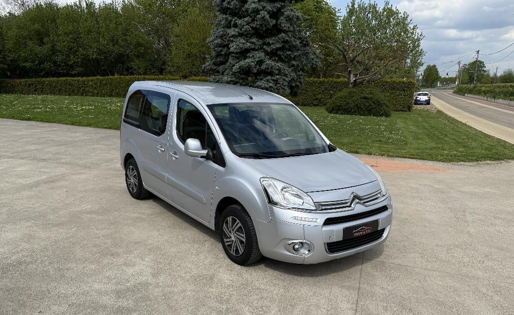 Citroën Berlingo 1.6i Benzine ** 1e Eigen. ** GAR 12M, Auto's, Voorwielaandrijving, Euro 5, Zwart, 4 cilinders