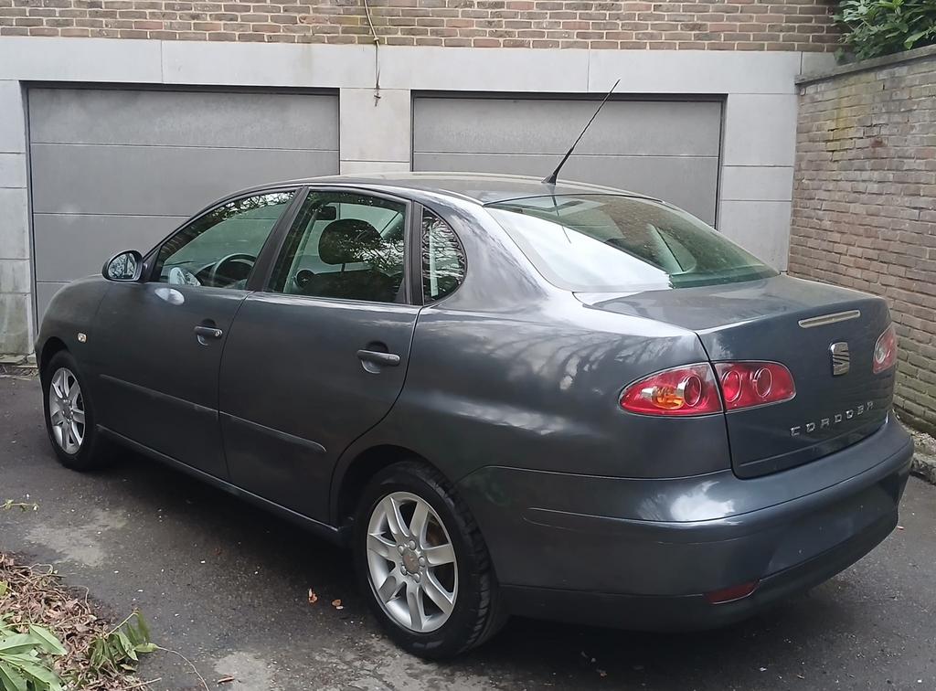 SEAT CORDOBA ESSENCE, Autos, Système audio, Argent ou Gris, Achat, Boîte manuelle