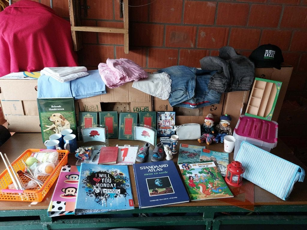 Rommelmarkt gerief 4 dozen aan 3 € Alles 12€, Enlèvement, Comme neuf