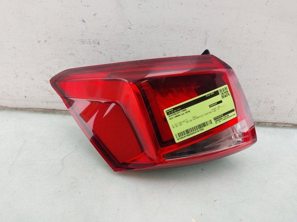 FEU ARRIÈRE GAUCHE Seat Arona (KJX) (|6F9945207B|), Autos : Pièces & Accessoires, Seat Deutschland GmbH, Service@seat.de, Utilisé