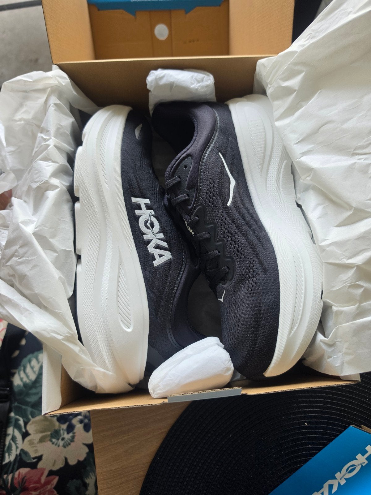 hoka bondi m 9, Ophalen