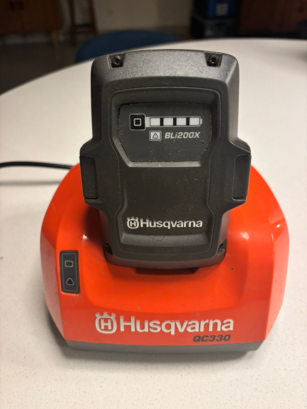 Batterie et chargeur de batterie Husqvarna à l'état neuf, Enlèvement ou Envoi, Comme neuf