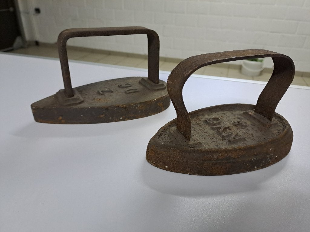 2 antieken stoof-strijkijzers, Antiek en Kunst, Ophalen
