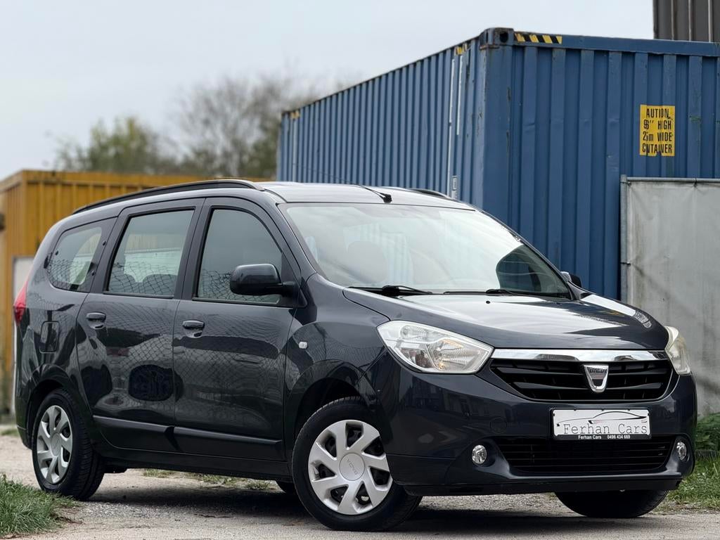 Dacia Lodgy 1.6i • 7 zit • GPS • Airco • Top Wagen, Auto's, Dacia, Voorwielaandrijving, Zwart, 4 cilinders, 7 zetels