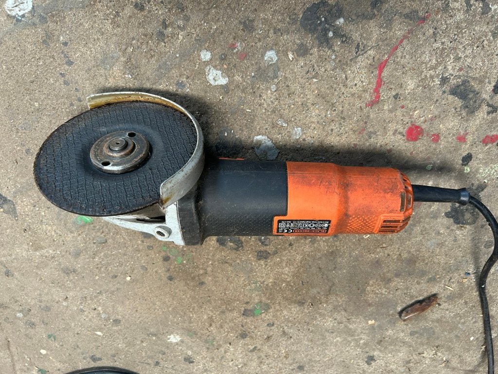 Haakse slijper Black + Decker, Doe-het-zelf en Bouw, Gereedschap | Slijpmachines, Ophalen, Gebruikt, Haakse handslijpmachine