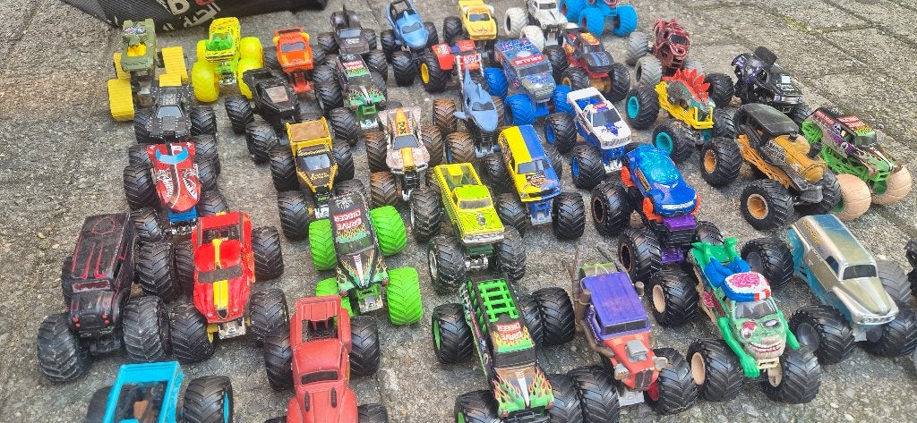 Gros lot Monster Jam, Enlèvement, Utilisé