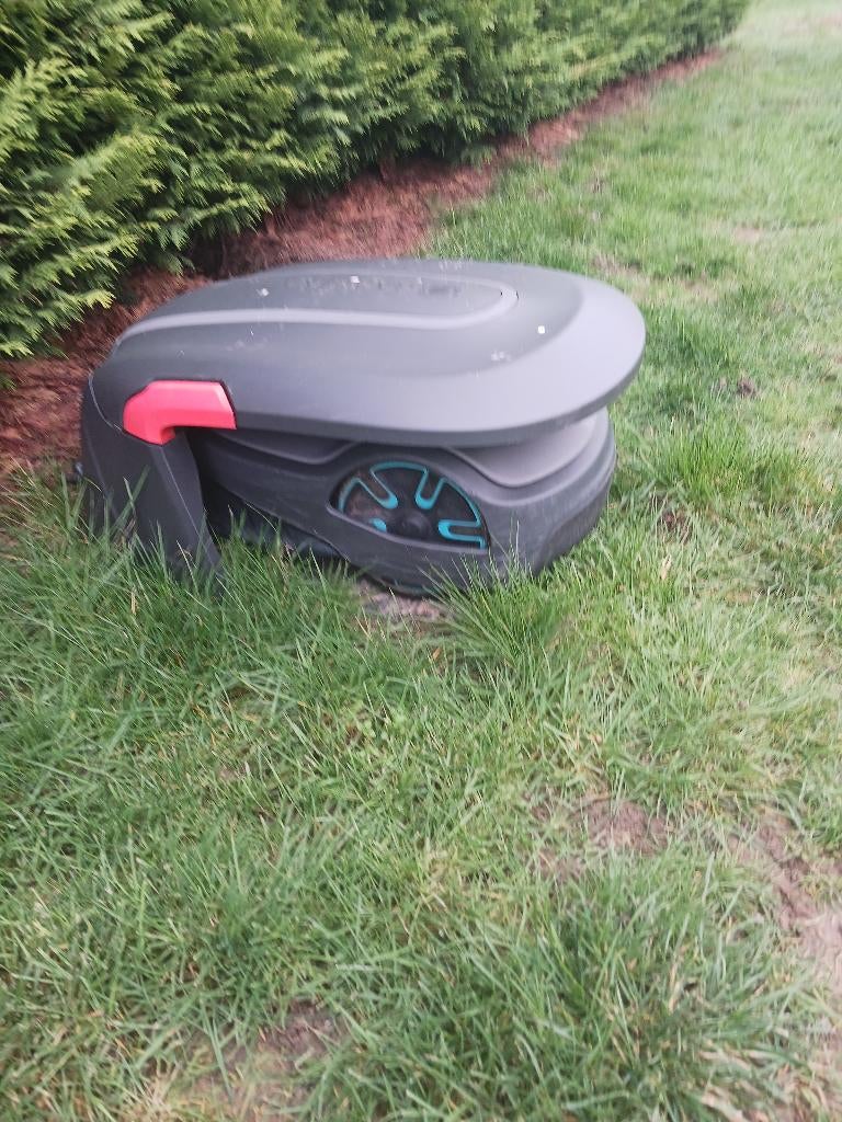 MAAIROBOT Gardena Sileno Life 850 m², Ophalen, Zo goed als nieuw, Bestuurbaar via app