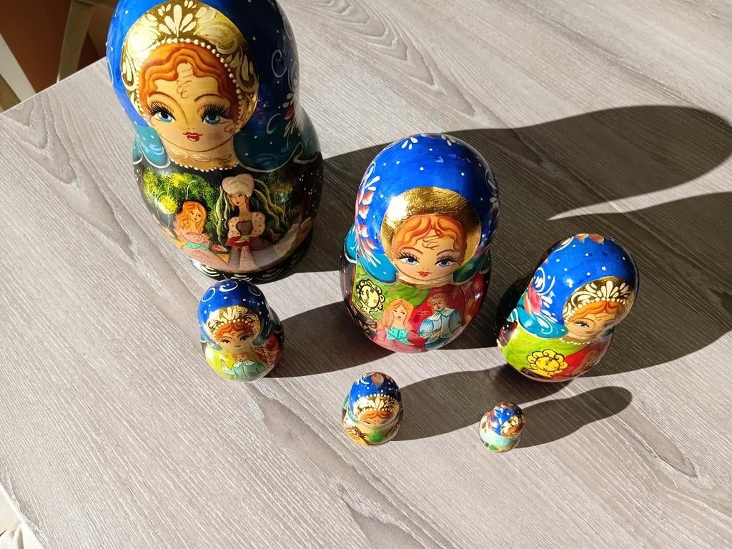 Set van zes originele russische matroesjka poppetjes, Enlèvement