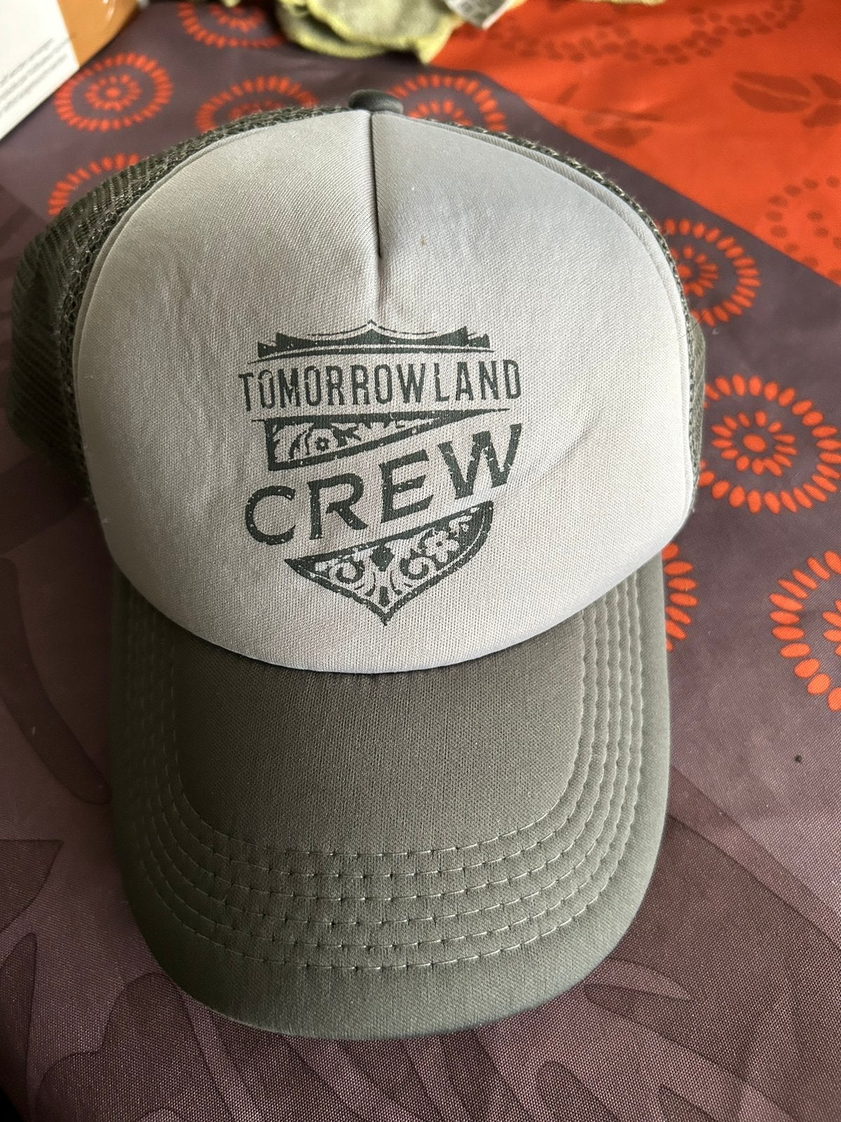 Tomorrowland crewpet, Enlèvement, Comme neuf