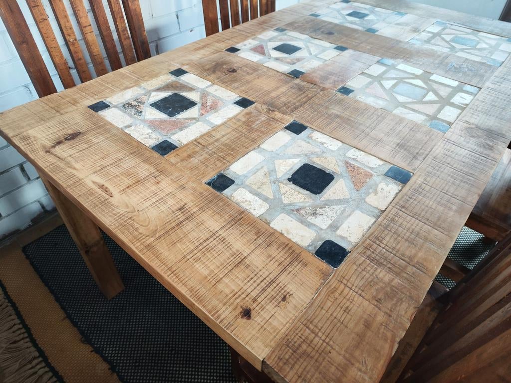 Unieke eettafel met ingemaakte tegeltjes, Ophalen