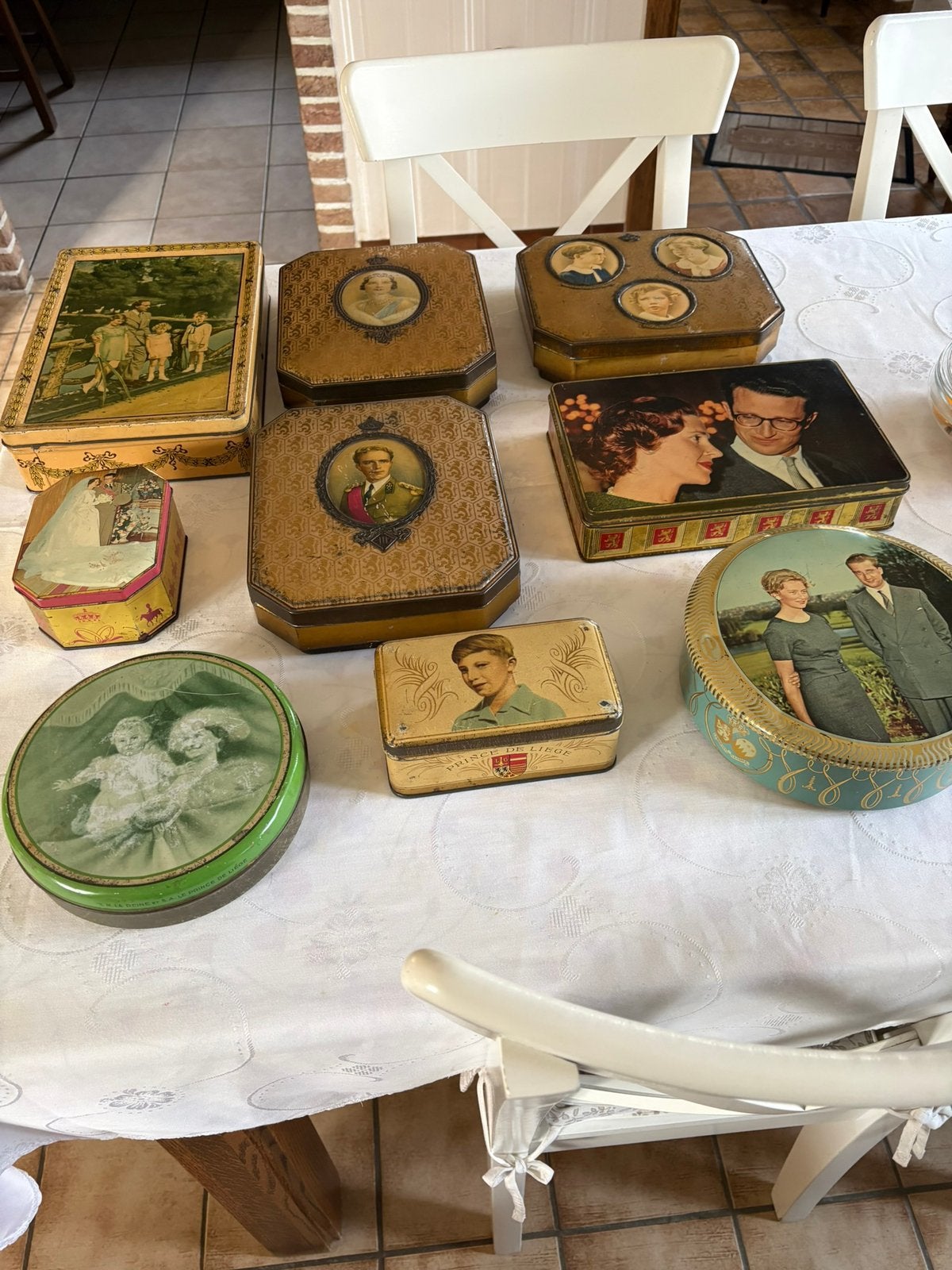 14 ancienne Boites de la famille royale Belge bon état, Enlèvement, Utilisé, Biscuits, Autres marques