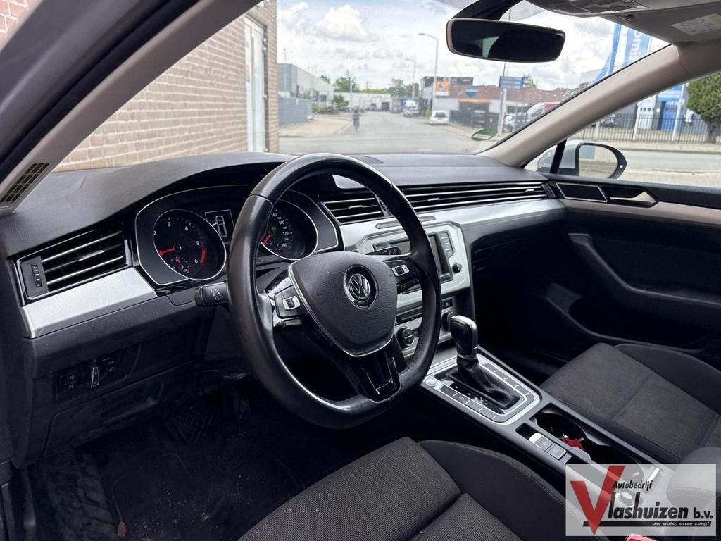 Volkswagen Passat Variant 1.6 TDI Connected Series DSG Autom, Auto's, Volkswagen, Automaat, Zwart, 103 g/km, Bedrijf