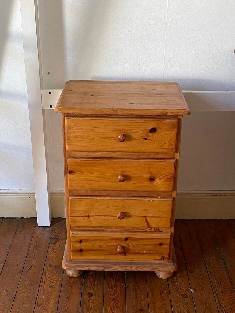 Petit meuble à tiroirs en bois massif – style rustique, Maison & Meubles, 3 ou 4 tiroirs, Enlèvement, Utilisé, Pin