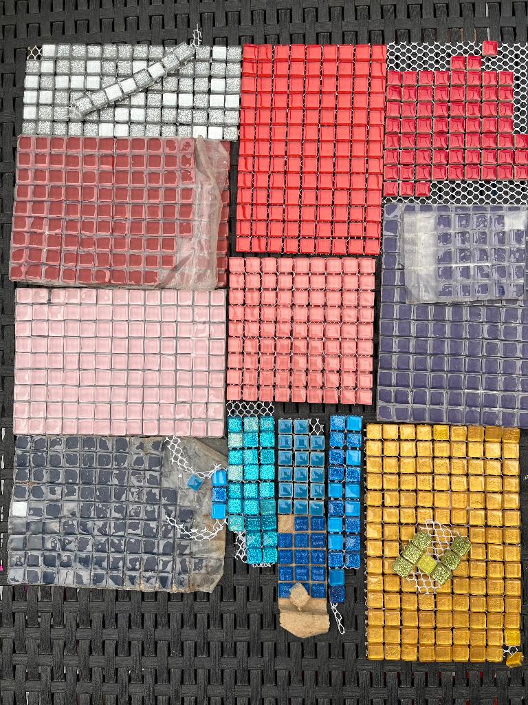 Mosaïques pâte de verre mini 9x9mm + formes diff. 1,5kg, Neuf, Multicolore, Overige thema's, Matériel de bricolage