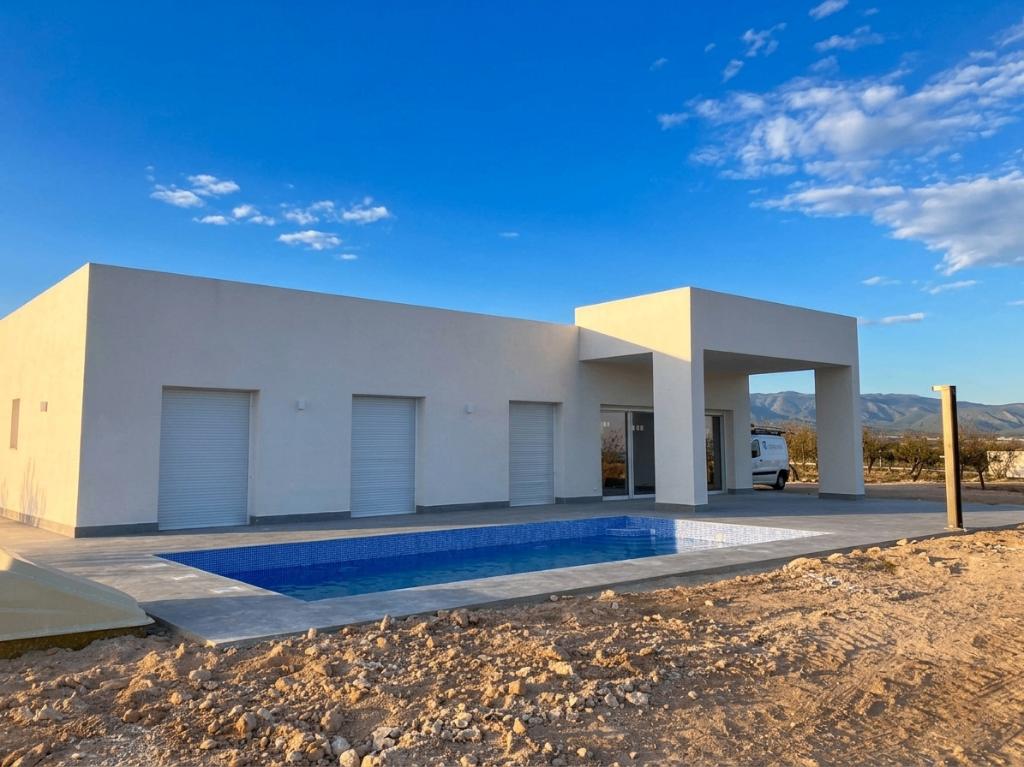 VRIJSTAANDE NIEUWEBOUW VILLA IN GROEIENDE REGIO, PINOSO, Dorp, Spanje, Woonhuis, 146 m²