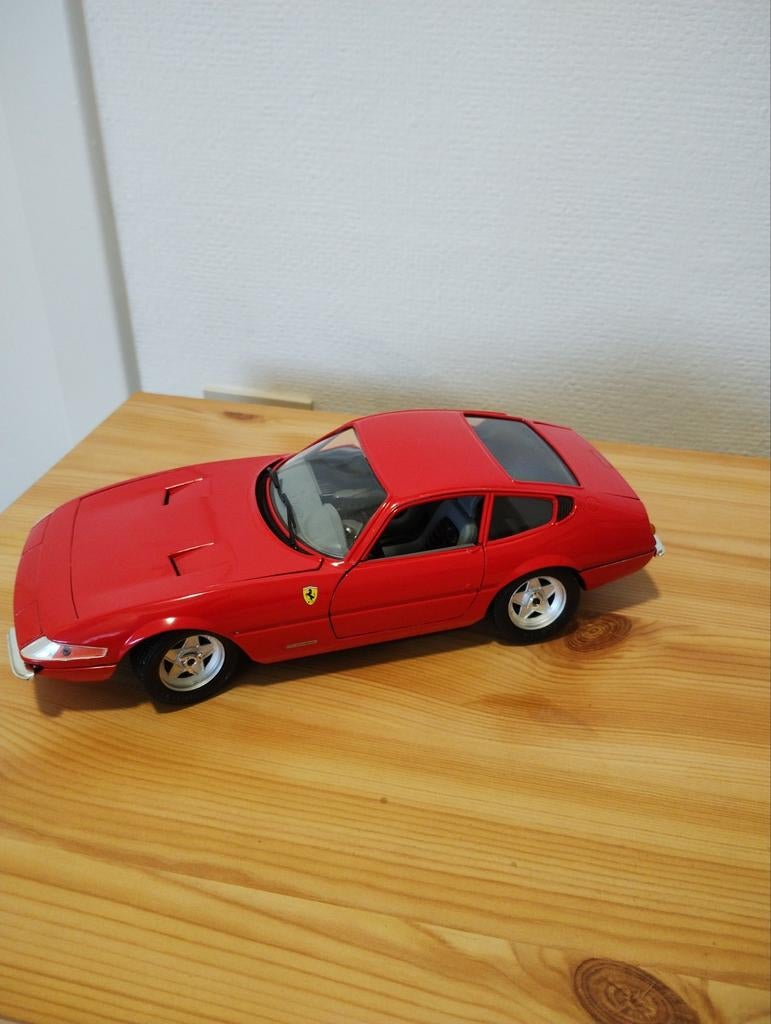 5 stuks div. modellen Ferrari schaal 1:18 zie beschrijving, Hobby & Loisirs créatifs, Voitures miniatures | 1:24, Enlèvement ou Envoi