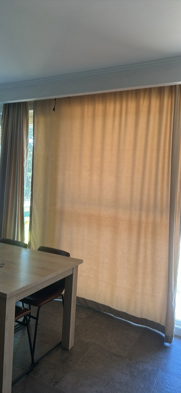 Beige verduisterende gordijnen – nette staat, Huis en Inrichting, Ophalen, Zo goed als nieuw, Beige, Verduisterend