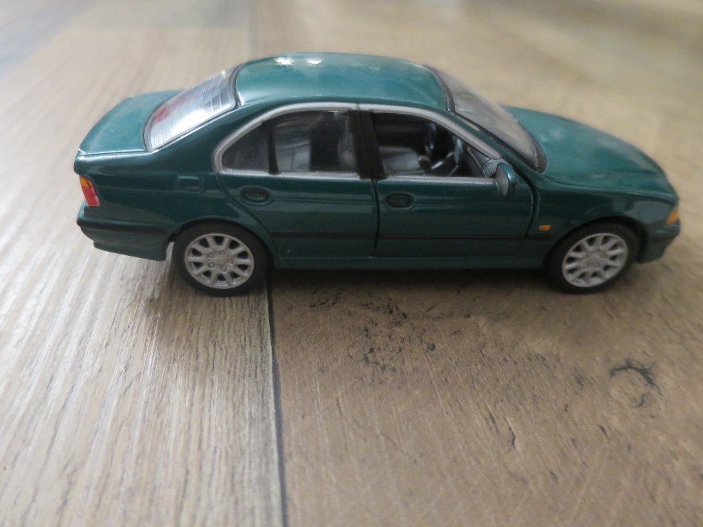 Schaalmodel BMW 5 serie, Ophalen, Zo goed als nieuw, Auto's