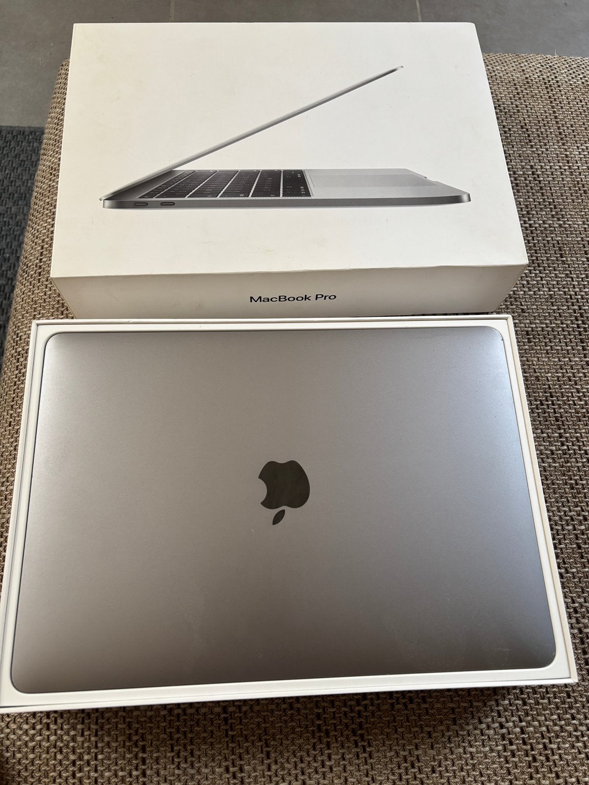 Macbook Pro 2016 - scherm defect, Computers en Software, Apple Macbooks, Ophalen, Gebruikt, 2 tot 3 Ghz, Qwerty