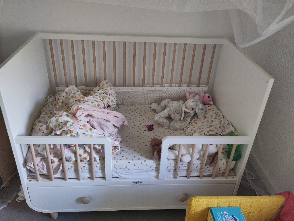 Lit bébé à barreaux évolutif (avec matelas si besoin ), Enlèvement, Neuf, Berceau