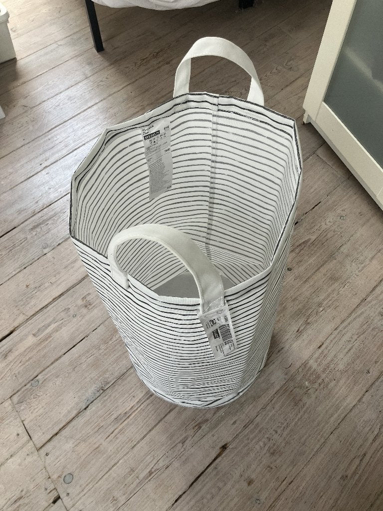 IKEA Sac à linge, blanc/noir, Maison & Meubles, Accessoires pour la Maison | Étagères, Enlèvement, Comme neuf