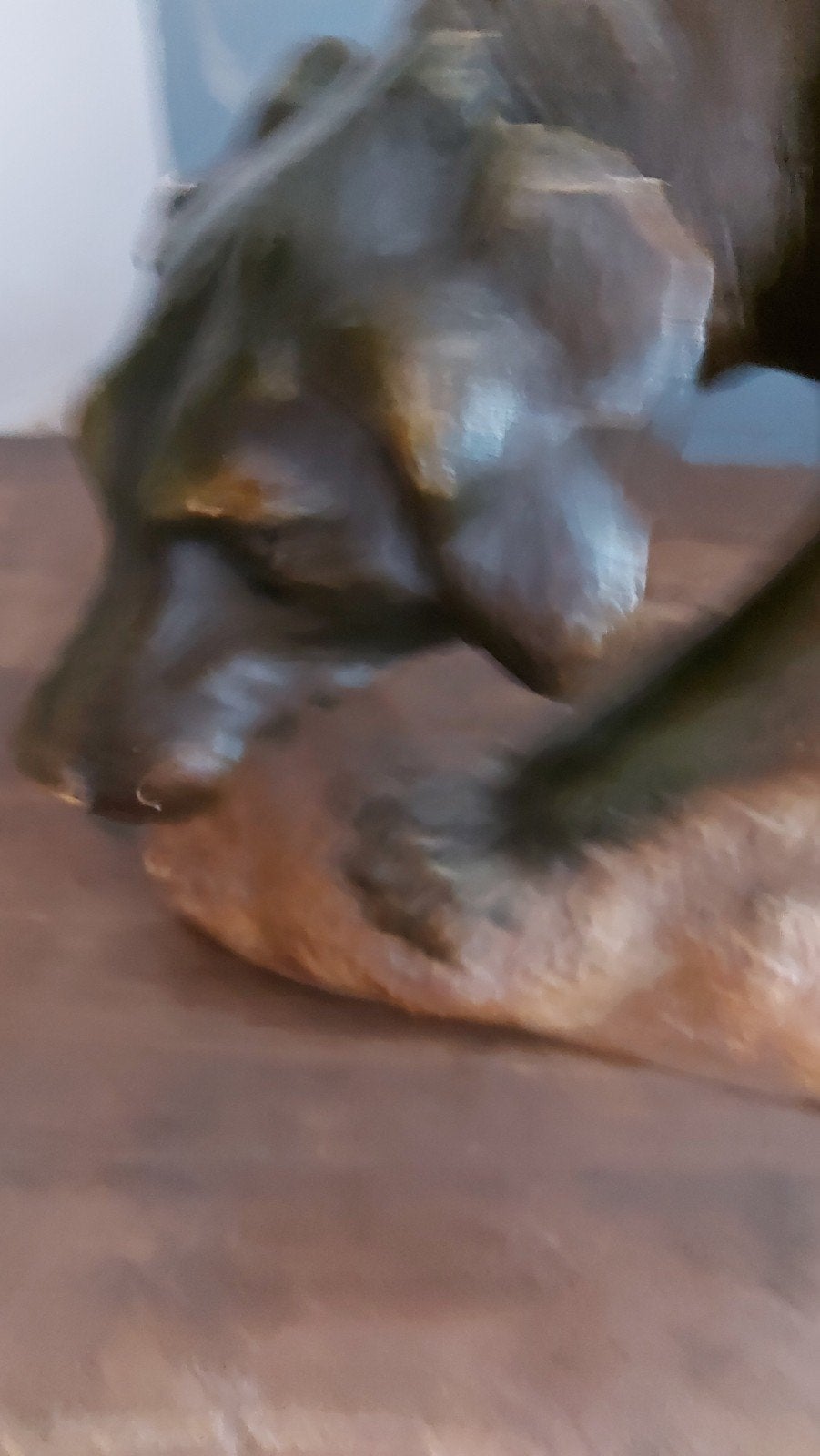 mooi beeld van hond in gips. gesigneerd  J. Duquet., Antiek en Kunst, Ophalen, Gips, Beeld