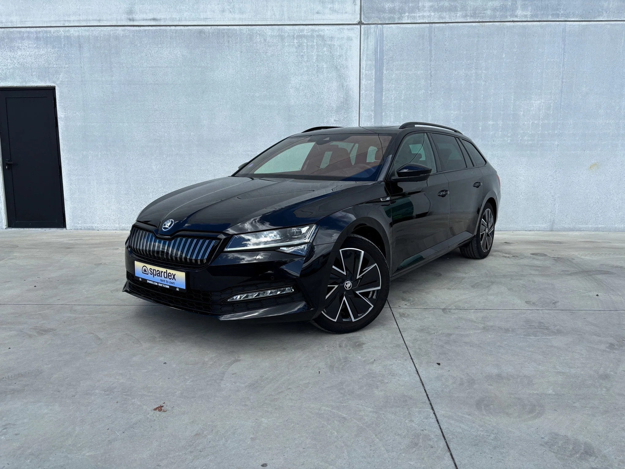 Skoda Superb Combi | Leasing (bj 2023, automaat), Automaat, Gebruikt, Euro 6, Zwart