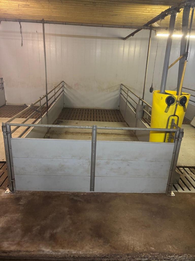 Hokinrichting voor vleesvarkens [269], Dieren en Toebehoren, Stalling en Weidegang