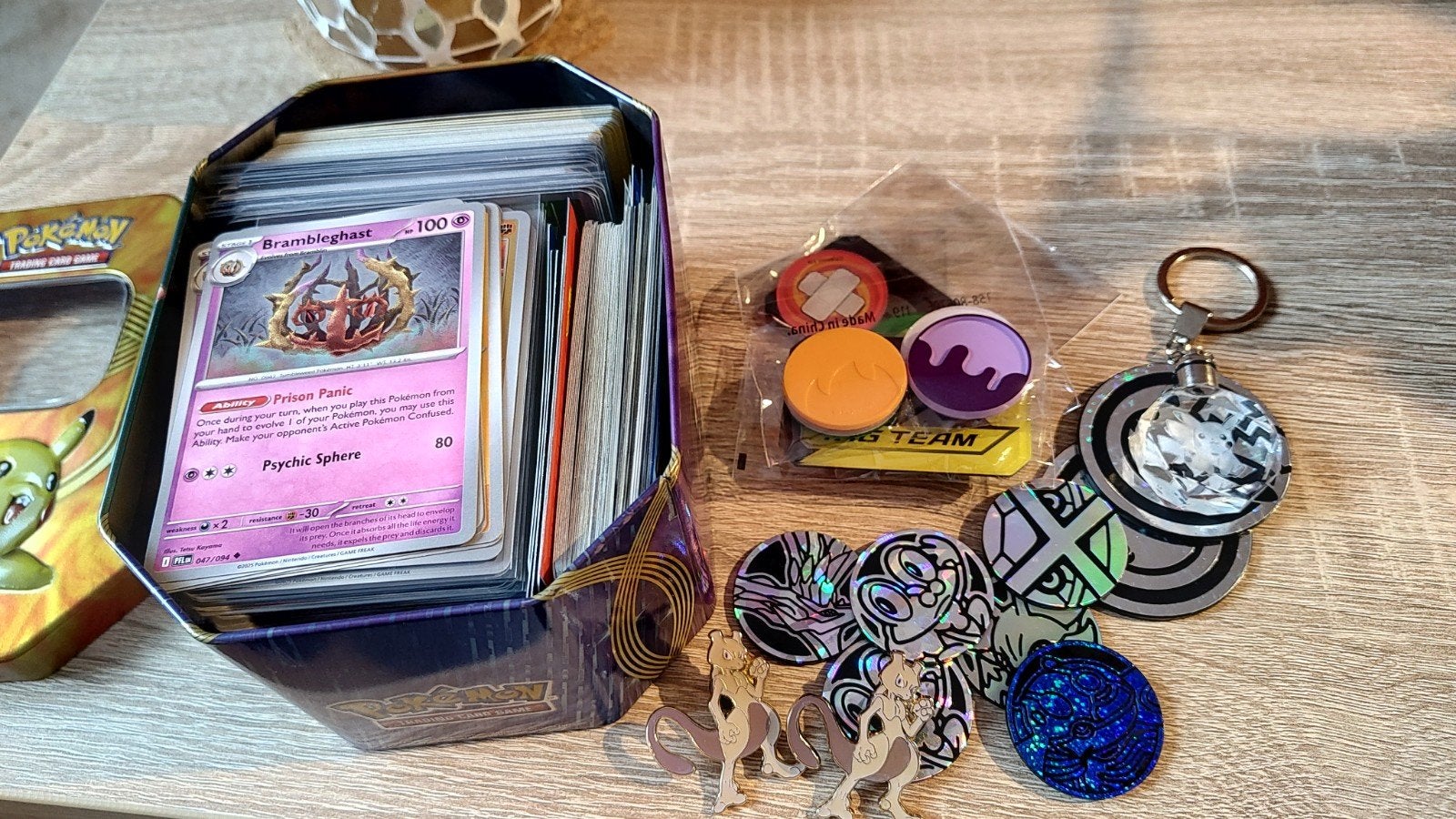 Pokemon kaarten (bulk) + coins en 2 mewtwo pins, Ophalen of Verzenden