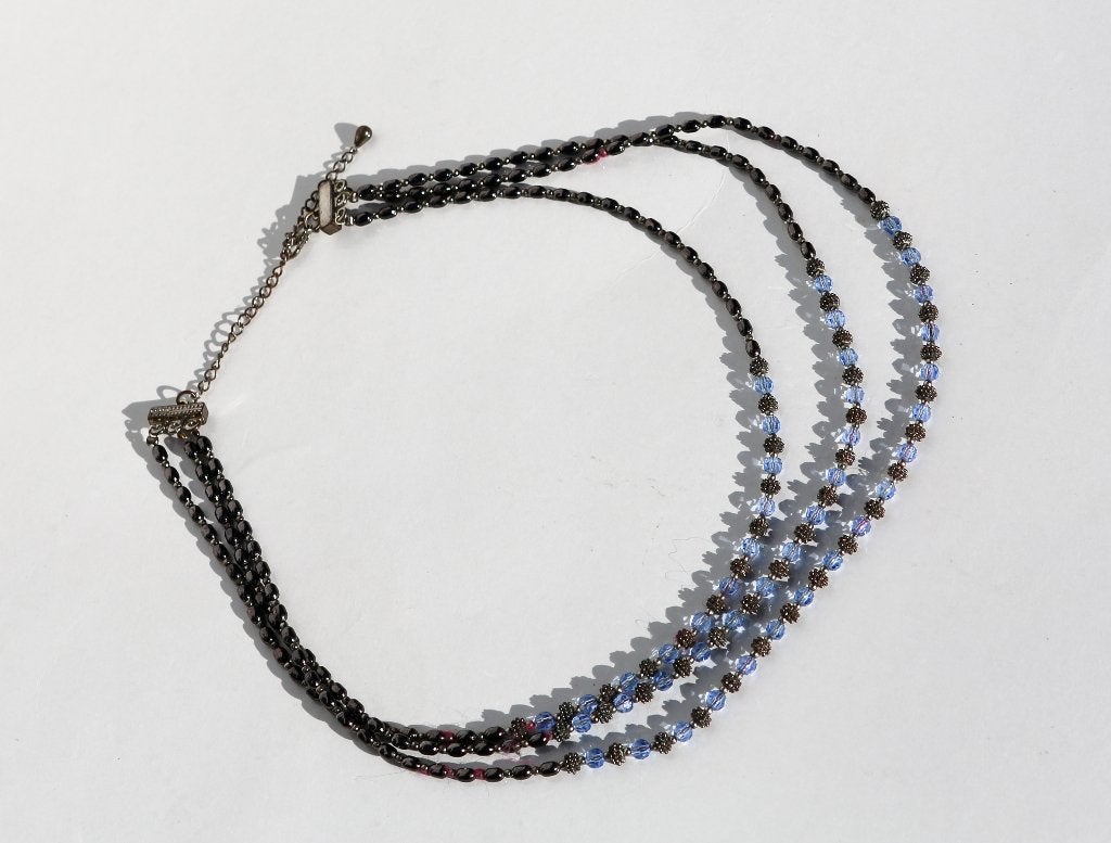 Prachtige zilveren en blauwe ketting met meerdere rijen, Ophalen of Verzenden, Zo goed als nieuw, Blauw, Overige materialen