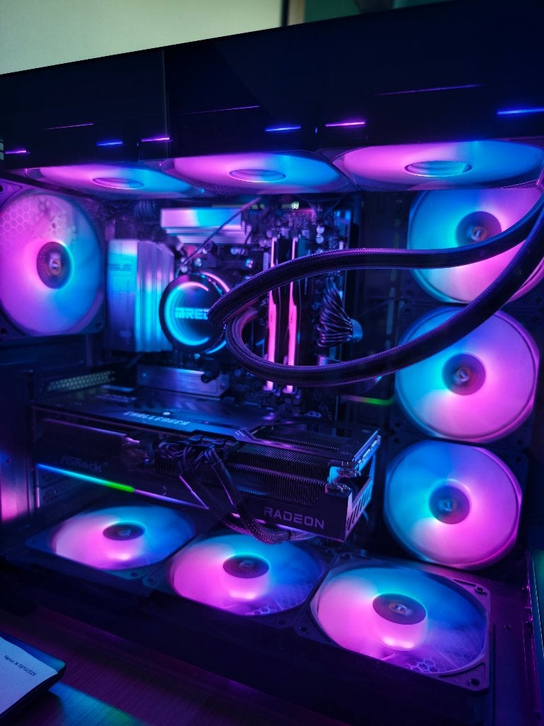 PC-GAMING - RYZEN 7 9800X3D - RX 9070 XT - 32 GB DDR5, Computers en Software, Ophalen, Le pc est monté avec différentes marques