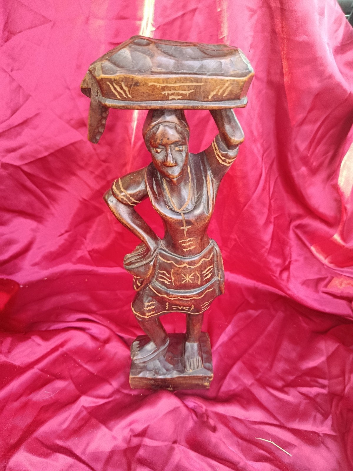 Houtsnijwerk 
Prachtige handgemaakte sculptuur in, Ophalen of Verzenden