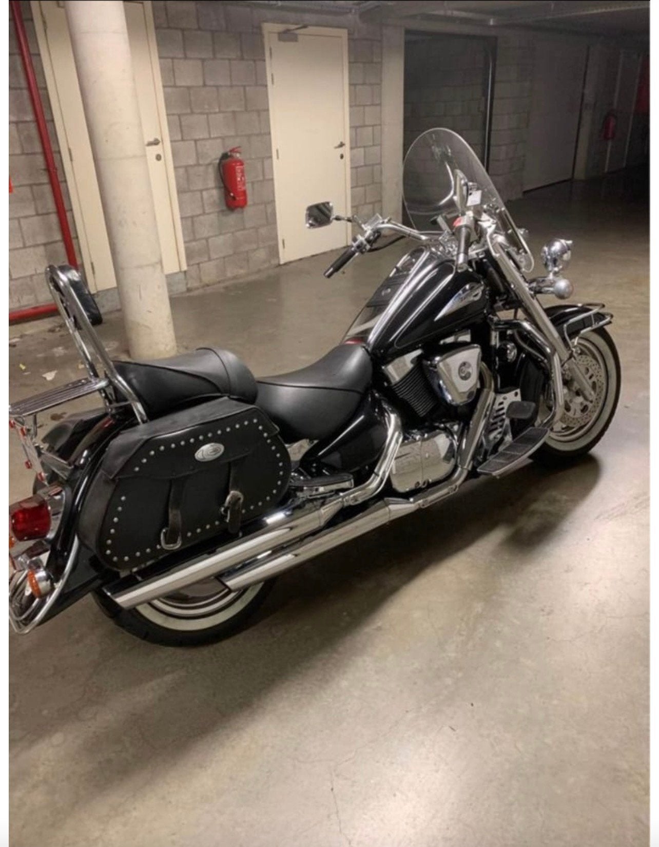 Suzuki Intruder 1500 – 2001, Motos, Particulier