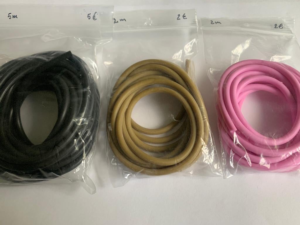 3 stuks holle rubberdraad 9m in verschillende kleuren, Enlèvement ou Envoi, Neuf, Fil