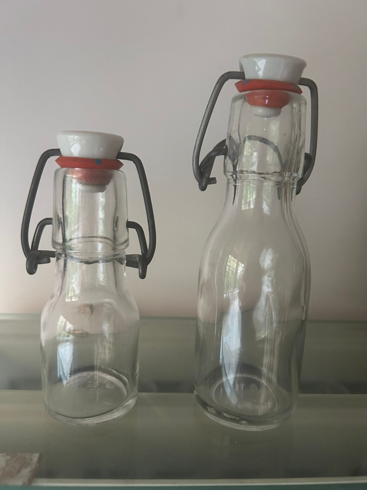 2 bouteilles avec bouchons spéciaux pour 5€, Enlèvement, Comme neuf