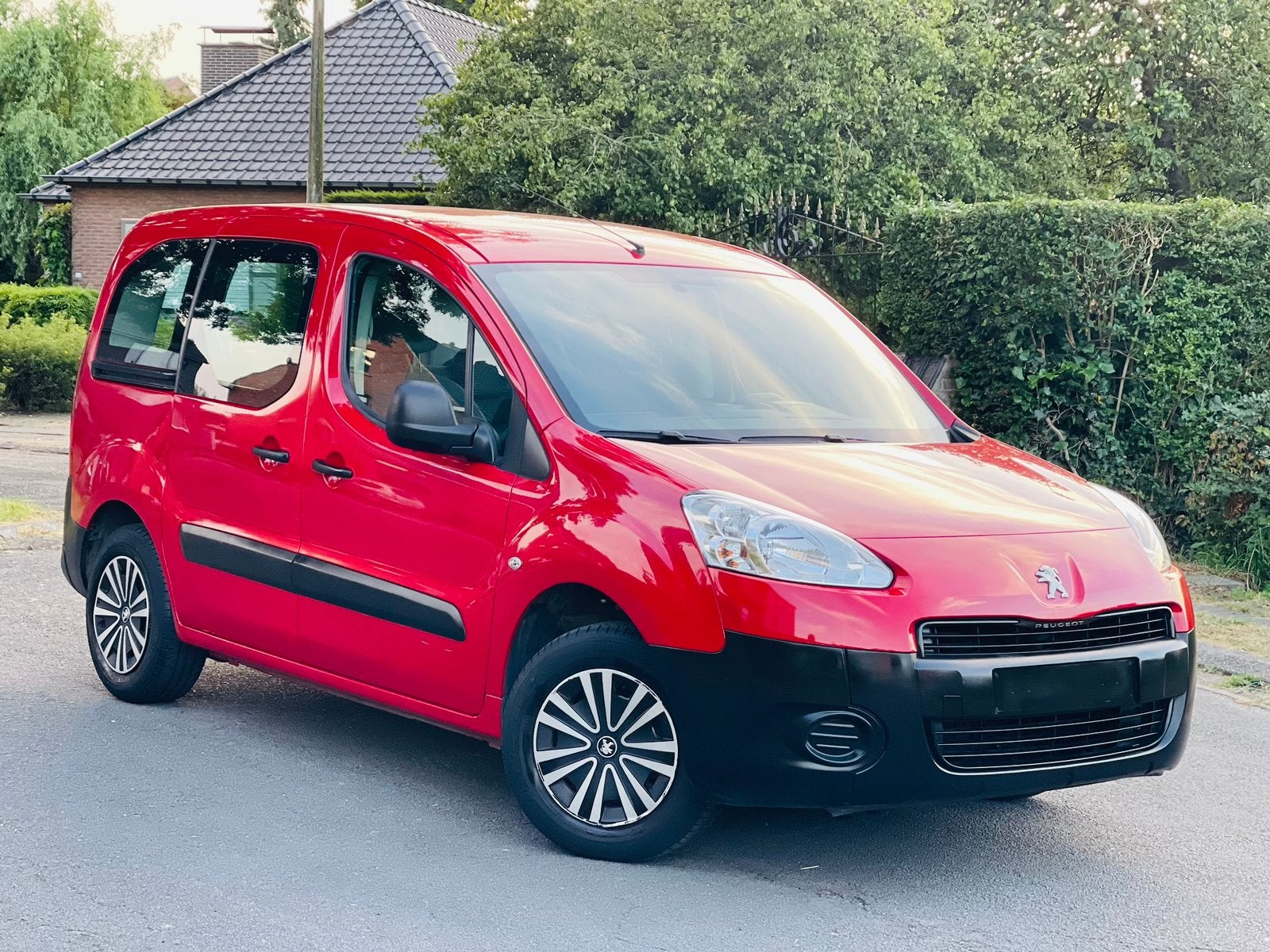Peugeot Partner Tepee 1,6 benzine met 60,000 km 2014, Autos, Peugeot, Rouge, Achat, Alarme, Euro 6