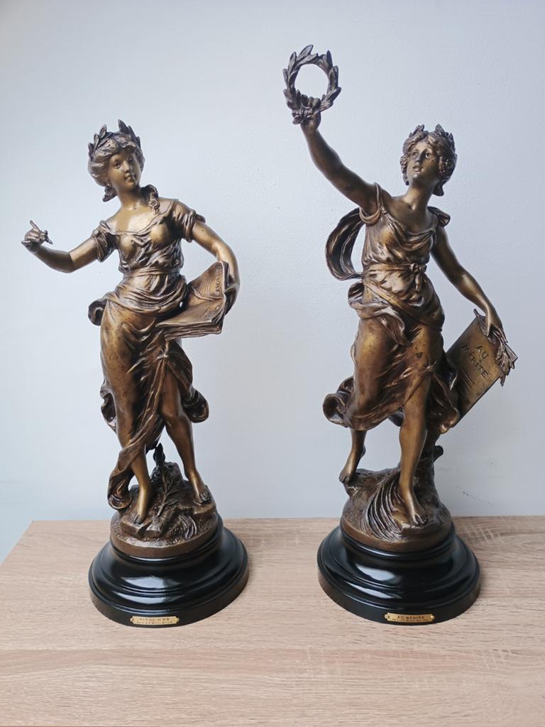 Sculptures régule L et F Moreau "au mérite" et "livre d'or", Enlèvement ou Envoi