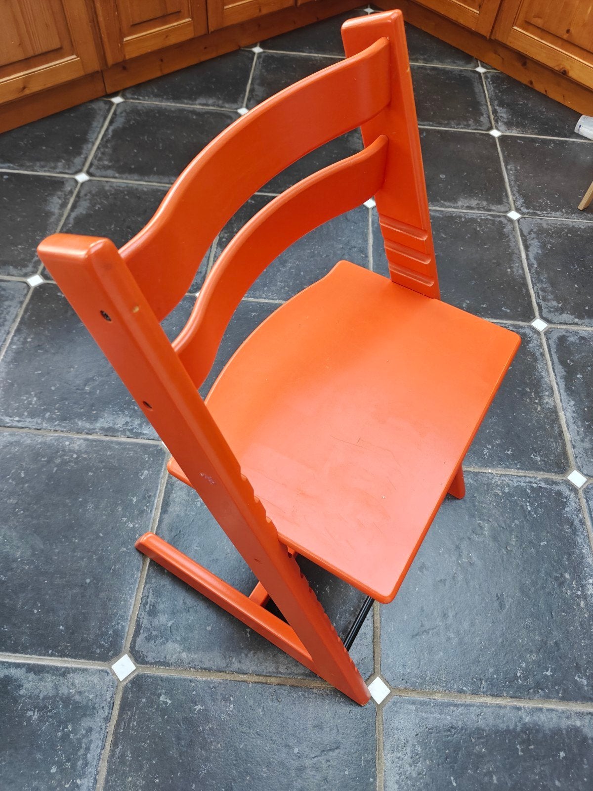 Escalier Orange Stokke Tripp, Enlèvement
