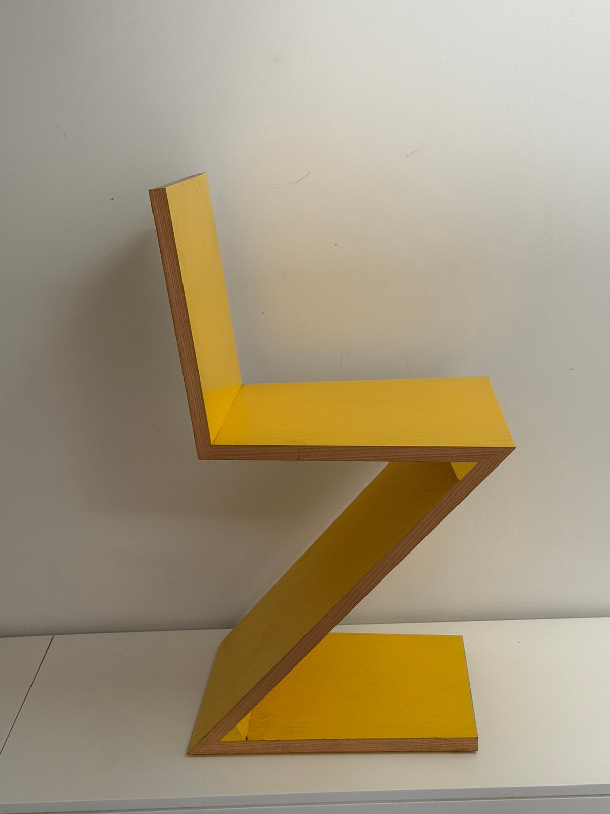 Chaise iconique Zig Zag dessinée par Gerrit Thomas Rietveld, Maison & Meubles, Autres couleurs, Enlèvement, Utilisé, Bois