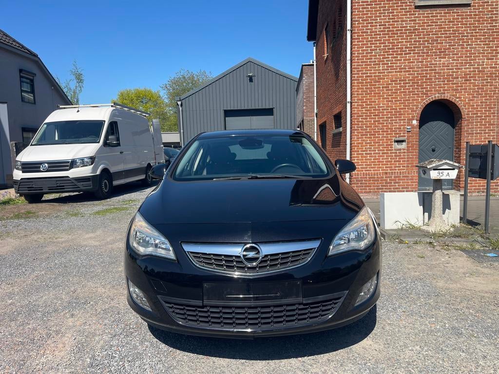 Opel Astra 1.6i Essence,Cosmo,Airco,Cuir,Cruise,Radar,..., Autos, Opel, Cuir, Euro 5, Achat, Boîte manuelle