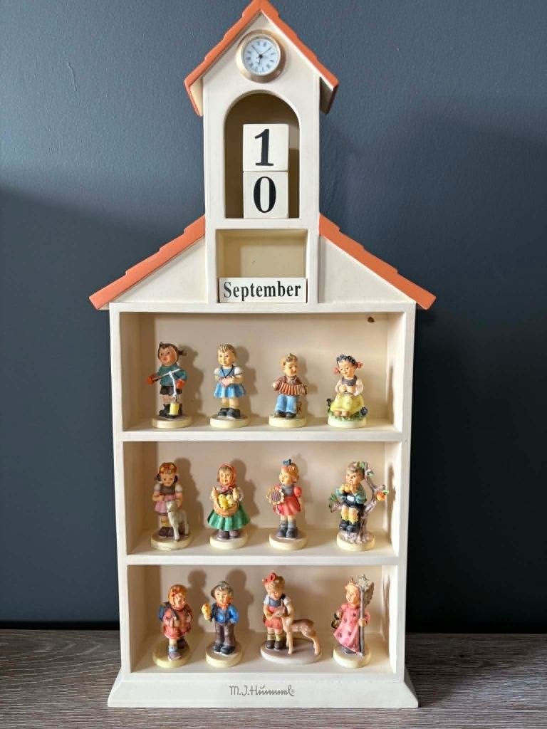 Armoire Hummel avec 12 figurines miniatures, Enlèvement ou Envoi, Comme neuf, Hummel