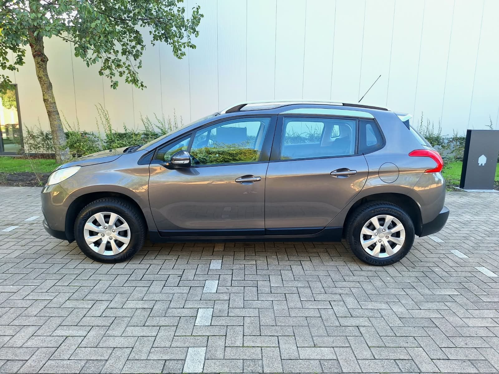 Peugeot 2008 Allure 1.2i | 106.000km | Ideale gezinswagen, Auto's, Voorwielaandrijving, https://public.car-pass.be/vhr/93457f42-0151-4559-adb0-afb860e13e85