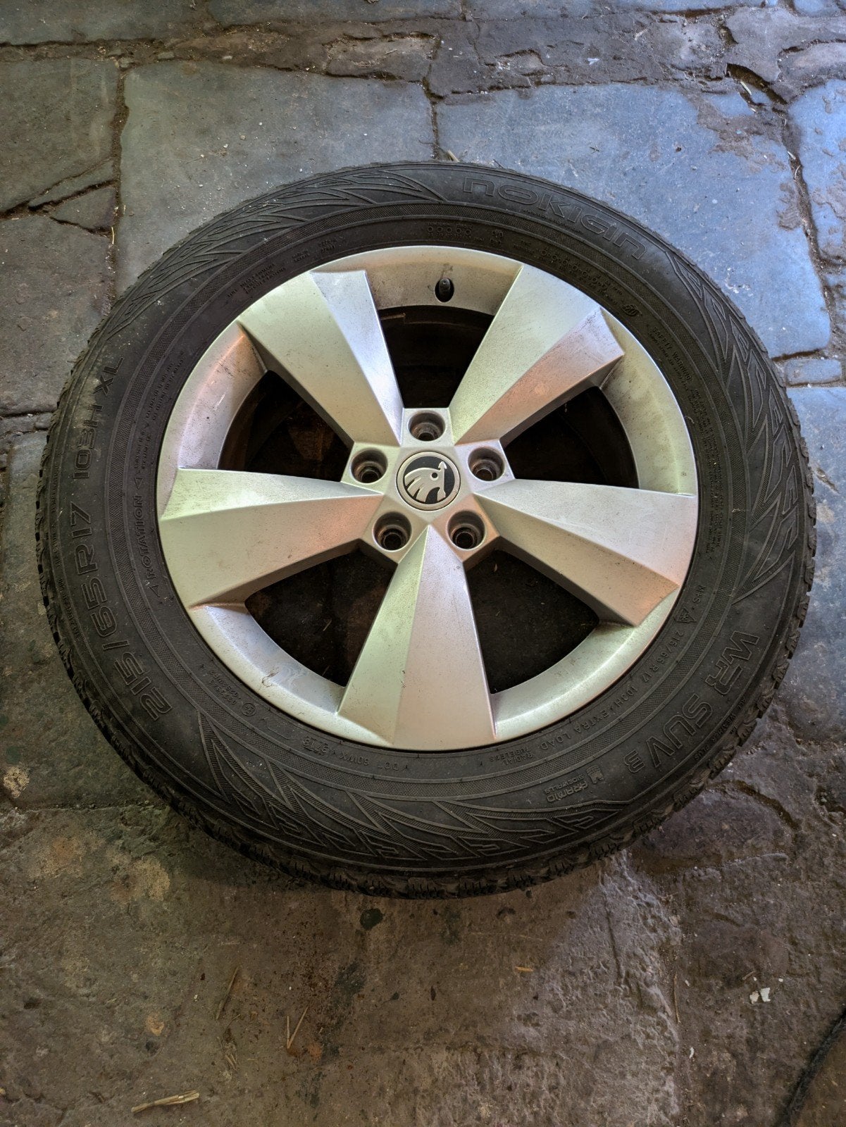 4 pneus hiver + 4 jantes alliage NANUQ - 215/65 R17 103H, Autos : Pièces & Accessoires, Pneus & Jantes, Pneu(s), Pneus hiver, Enlèvement