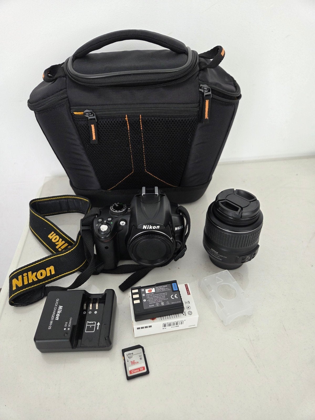 NİKON D5000, Carte mémoire