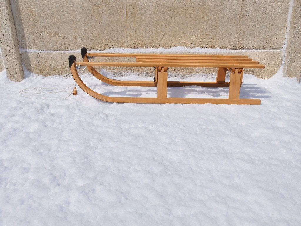 Slee in hout opklapbaar met verwijderbare rugleuning + koord, Enfants & Bébés, Jouets | Extérieur | Traîneaux, Enlèvement, Dossier