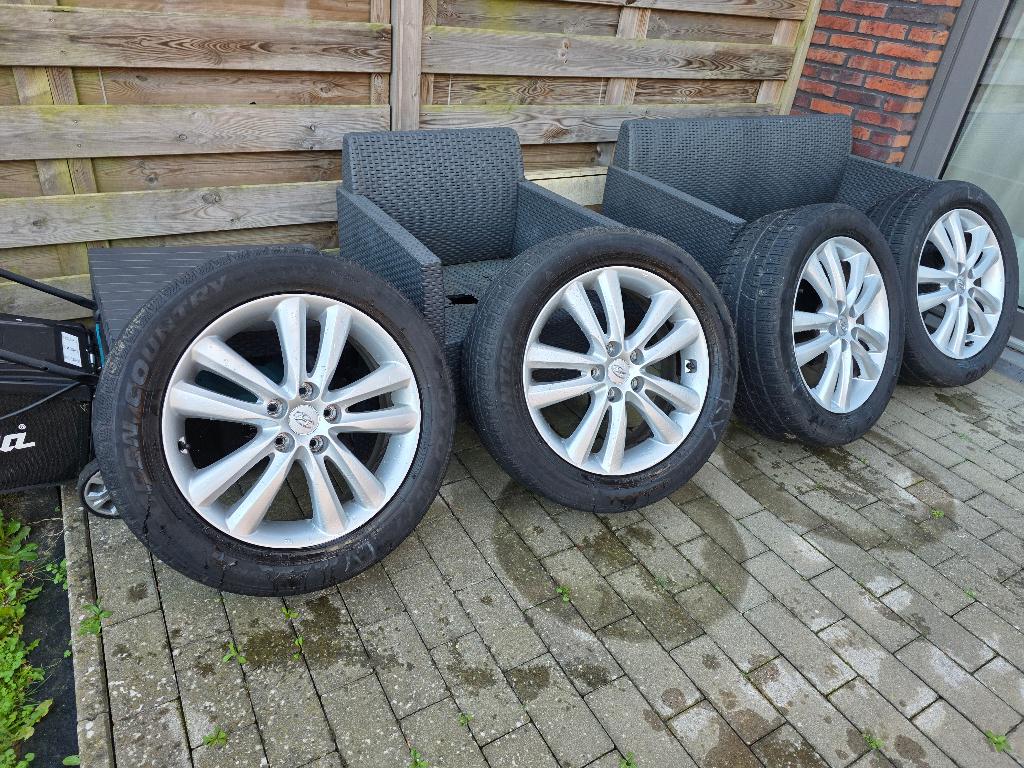 Jantes avec pneus IX 35 ou Tucson ou Sportage 225/55/R18, Autos : Pièces & Accessoires, Pneus & Jantes, Pneus et Jantes, Véhicule de tourisme