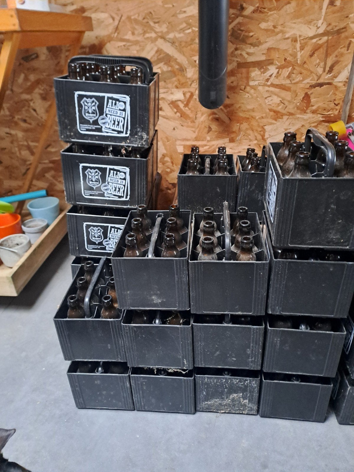 Des caisses à bière., Enlèvement