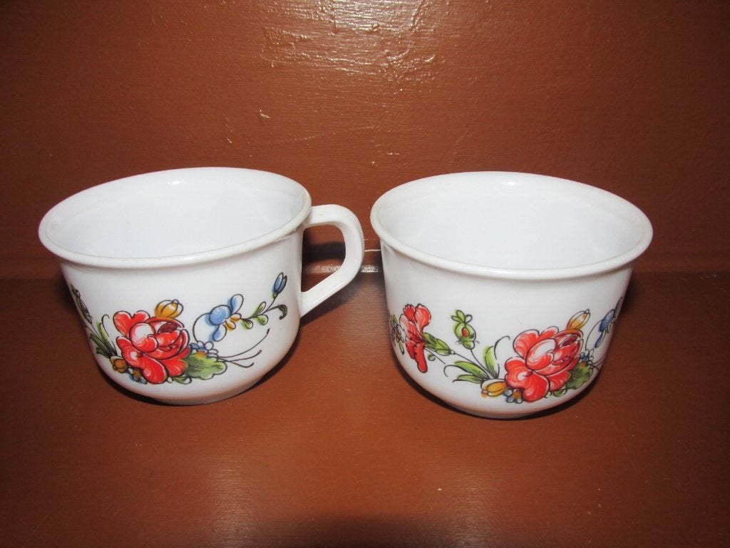 Tasses ARCOPAL à fleurs rouge, Antiquités & Art, Antiquités | Services (vaisselle) pièces, Enlèvement