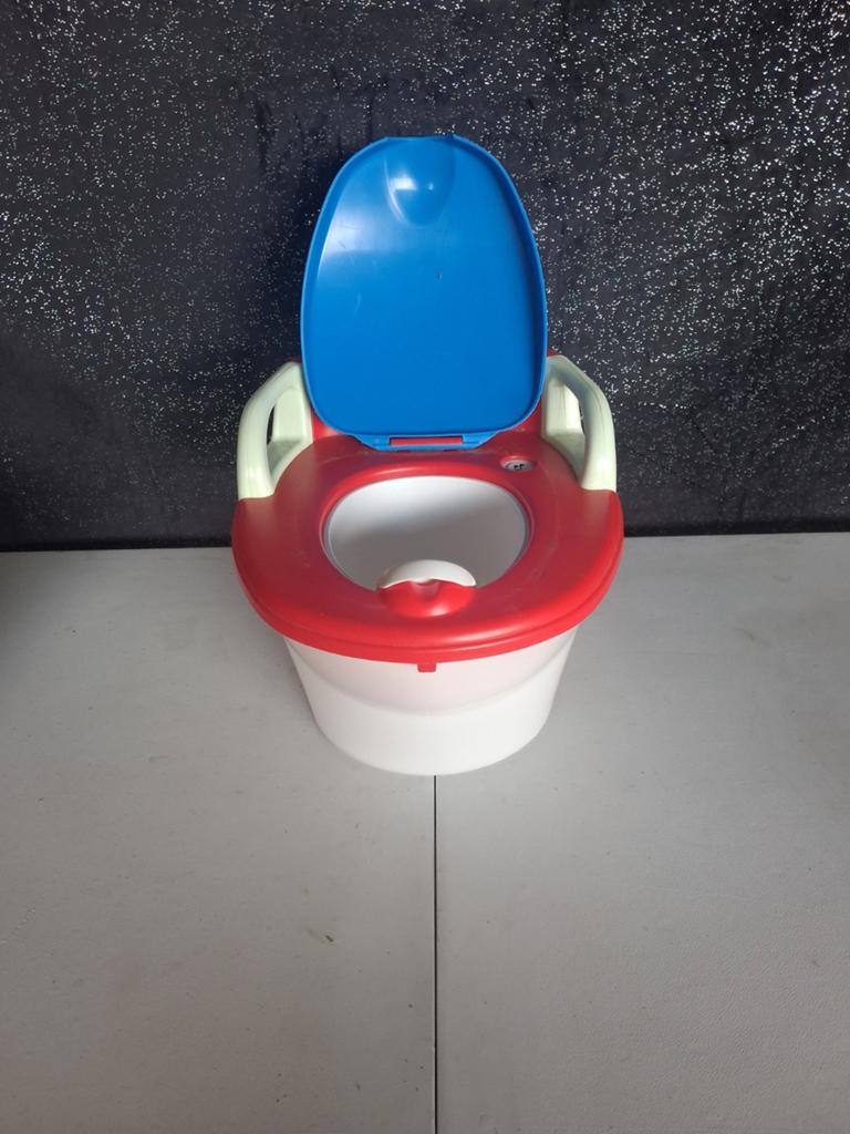 Wc potje met muziek, Ophalen