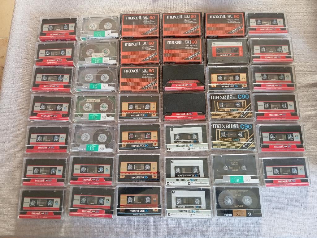 Cassettes MAXELL (41 pièces) pour 60 euros, CD & DVD, Cassettes audio, Utilisé, 26 cassettes audio ou plus, Avec boîte de rangement, étagère ou coffret